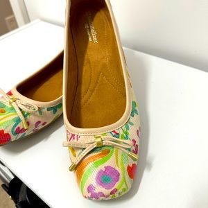 Naturalizer beige and color print ballerina flats